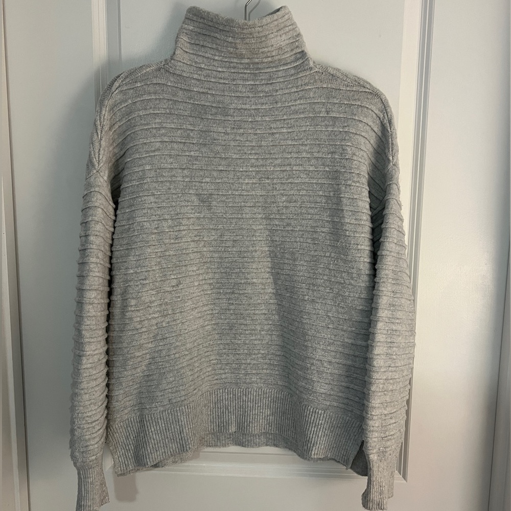 Oversized turtleneck sweater / small
